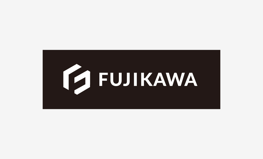 藤川建設株式会社様の自社ロゴステッカー 英字表記の黒背景