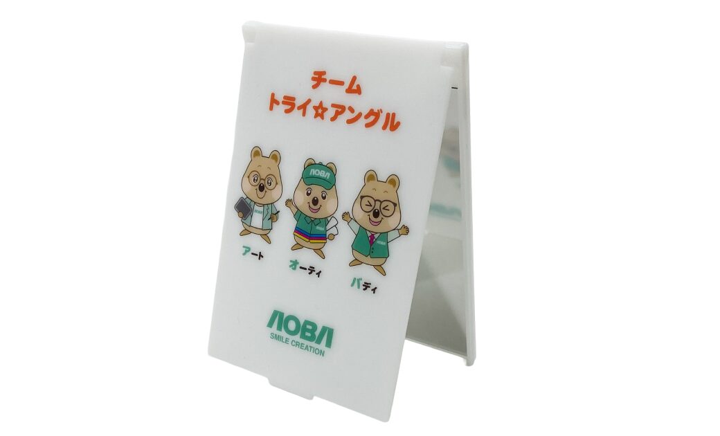 青葉印刷株式会社のマスコットキャラクター「トライ☆アングル」のコンパクトミラー